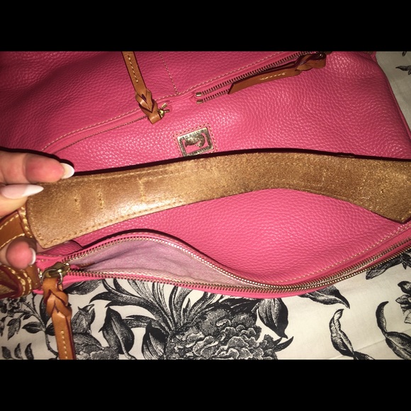 Gorgeous Dooney & Bourke Handbag - Picture 8 of 8